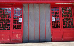 旭恒環(huán)照門紅色刀刮布紗網(wǎng)磁吸門簾